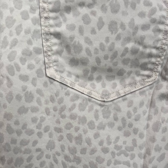 LOFT Frayed Mid Rise Kick Leopard Print Skinny Jean - Picture 4 of 4